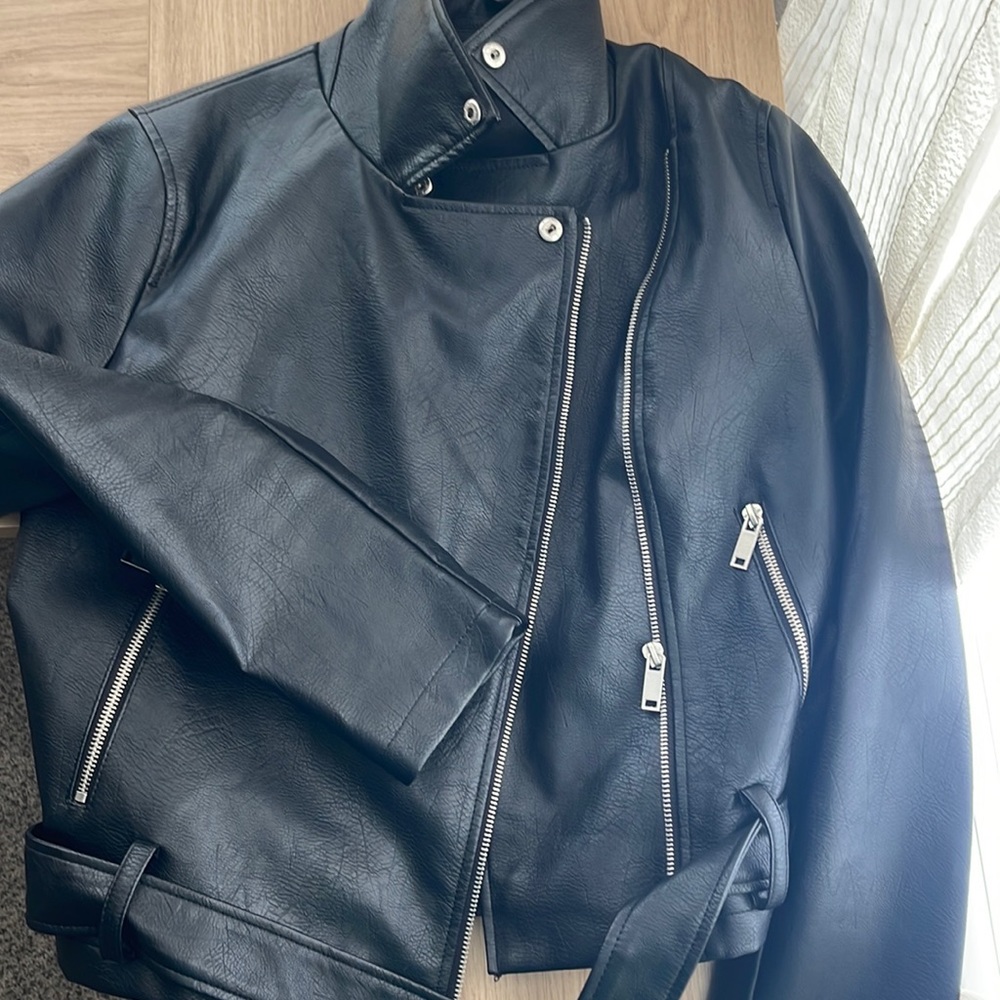 FOREVER 21 leather jacket